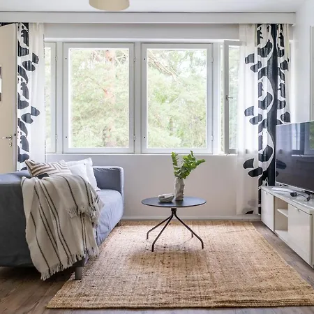 1 Bedroom With Balcony In Tapiola! Appartamento